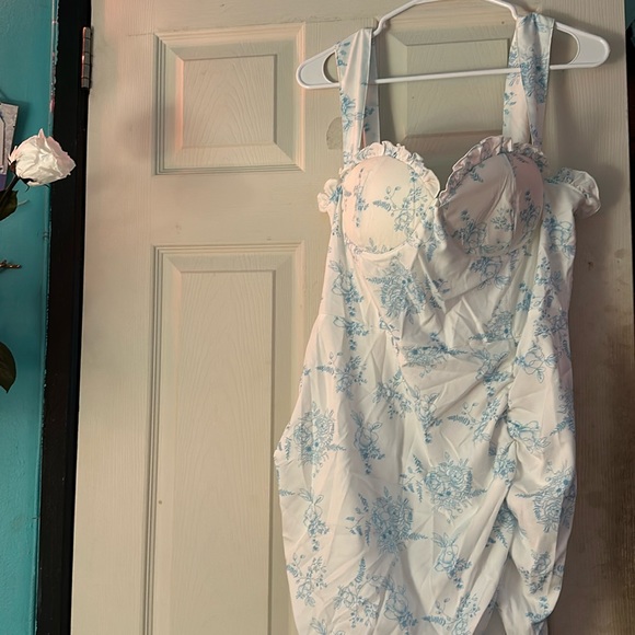 Beautiful midi white dress with flowers new with tags - Picture 1 of 5